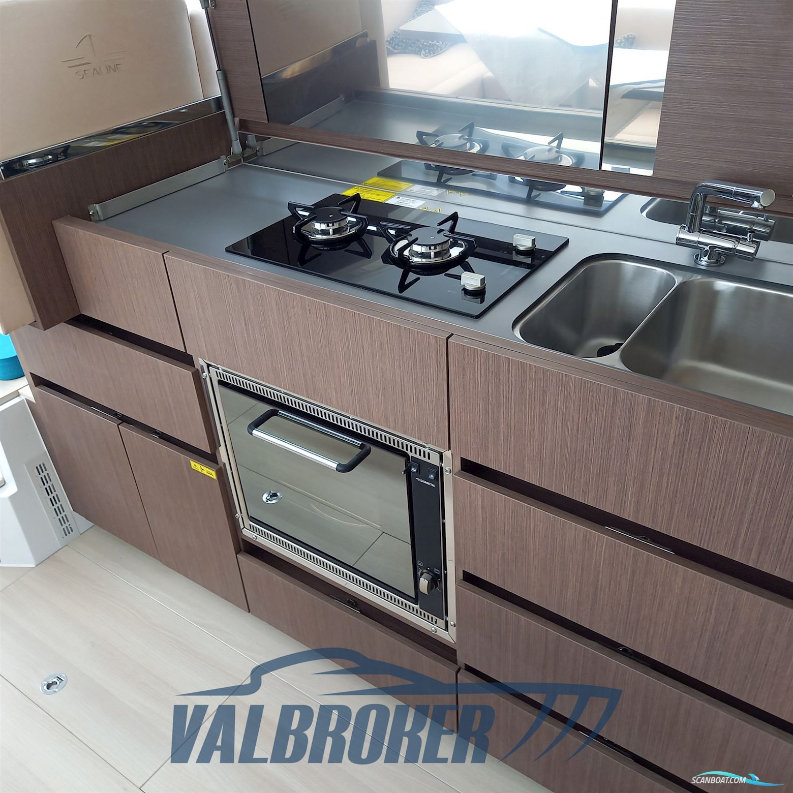 Sealine C335V