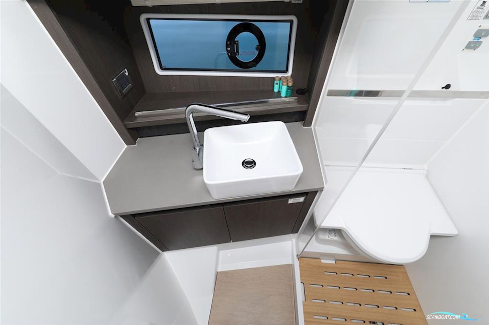 Sealine C335v