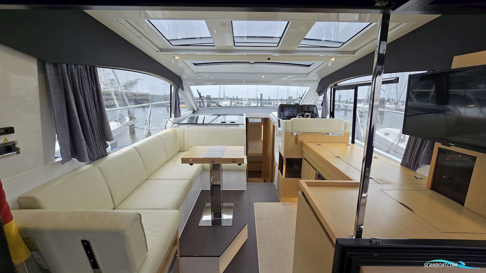 Sealine C390