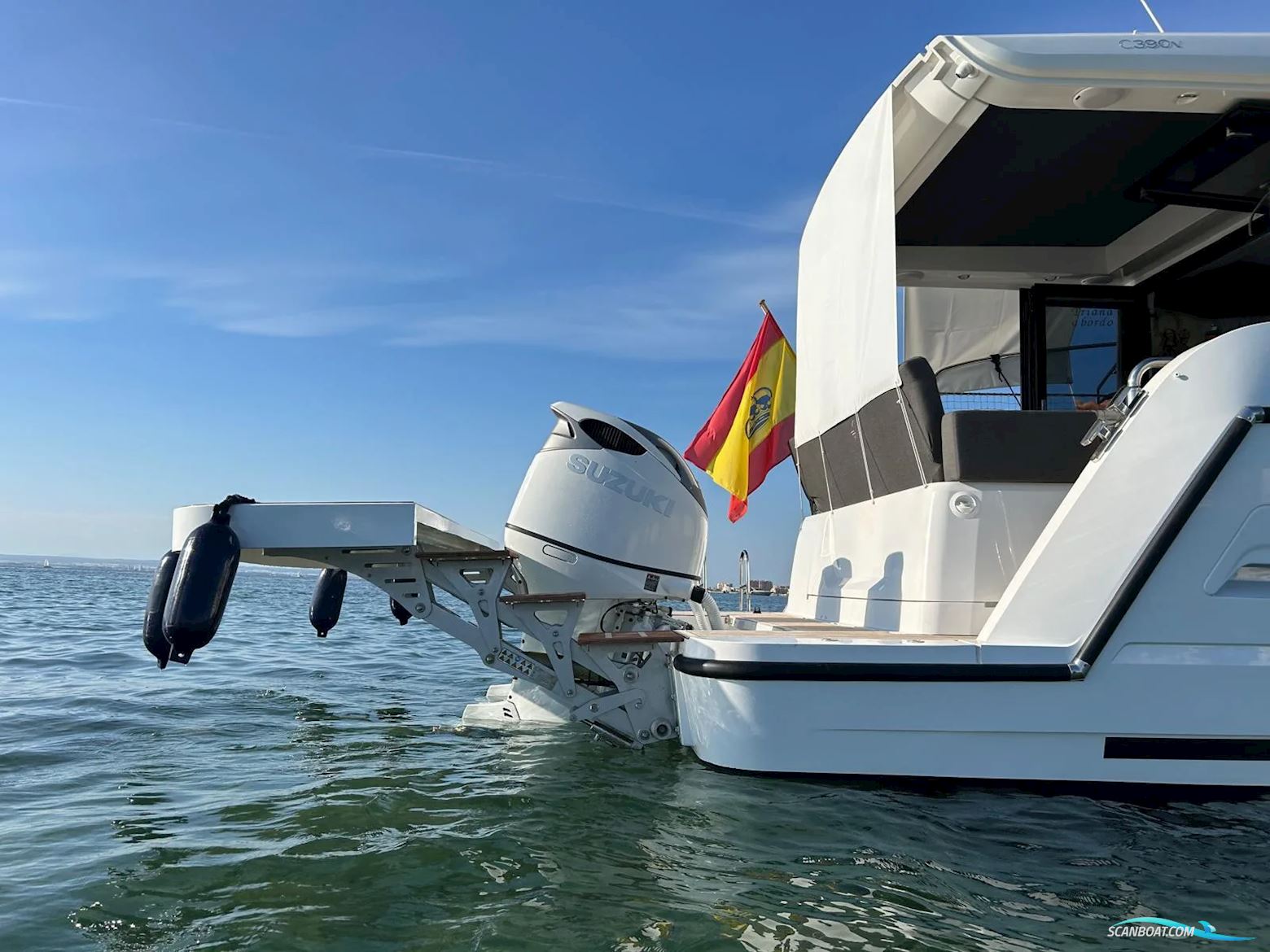 Sealine C390V