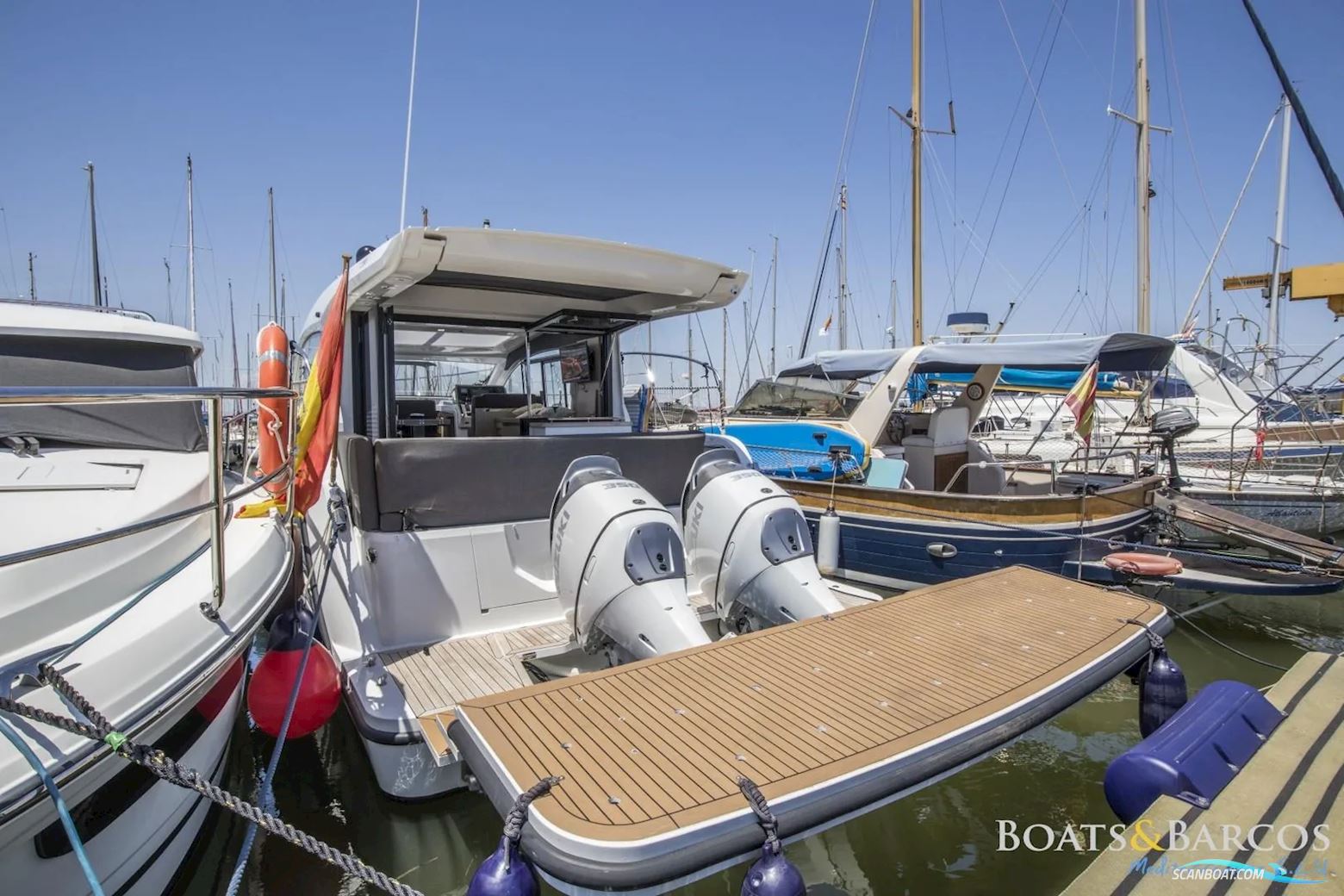 Sealine C390V