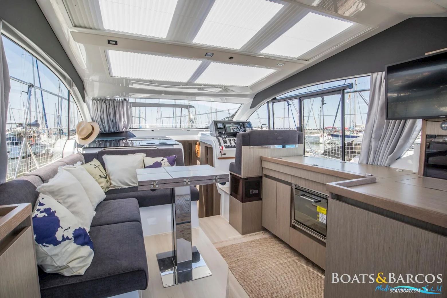 Sealine C390V
