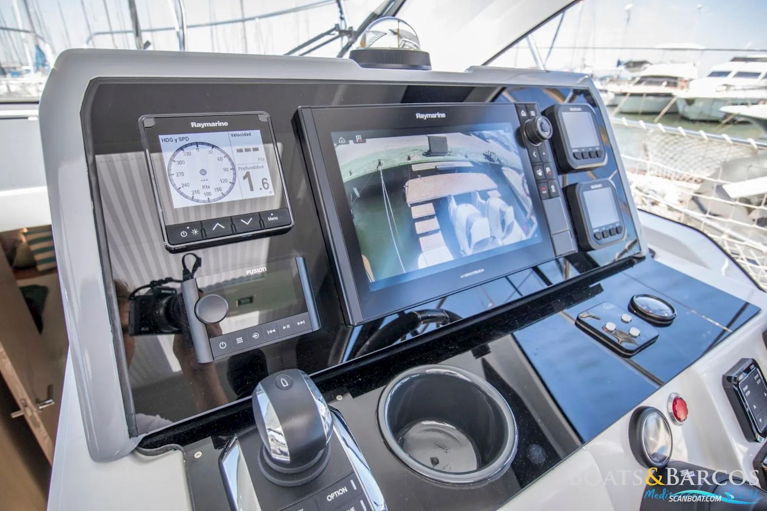 Sealine C390V