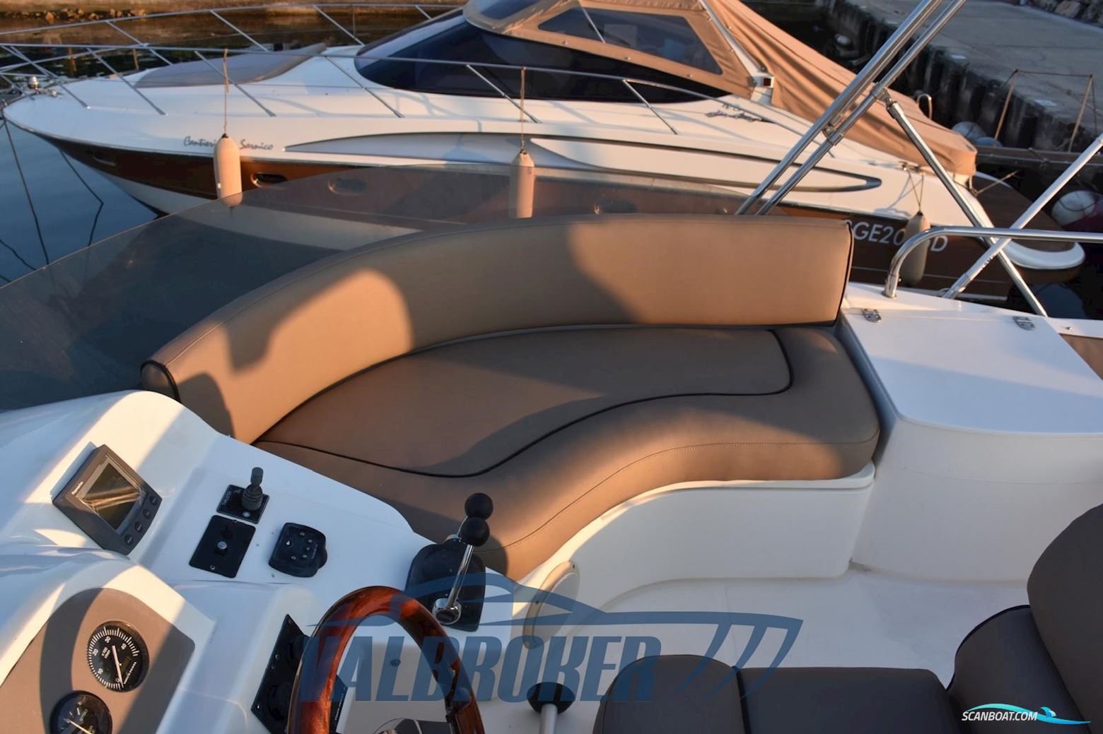 Sealine F 37