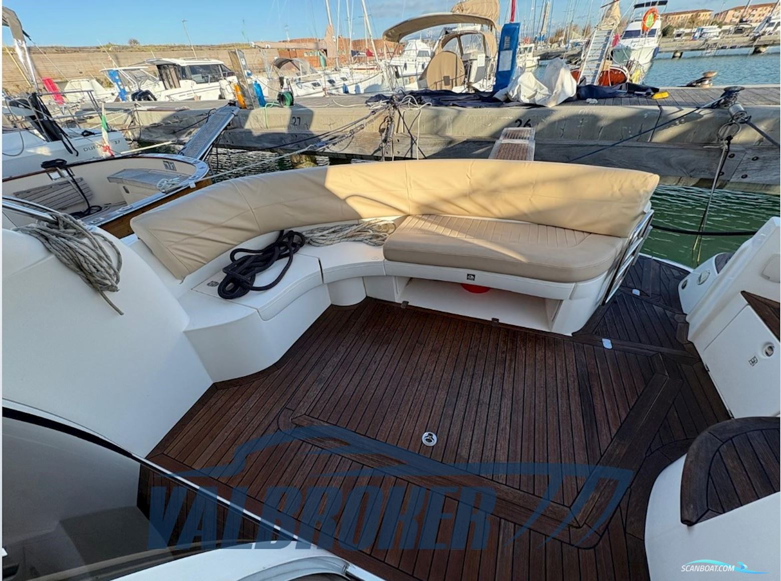 Sealine F 37