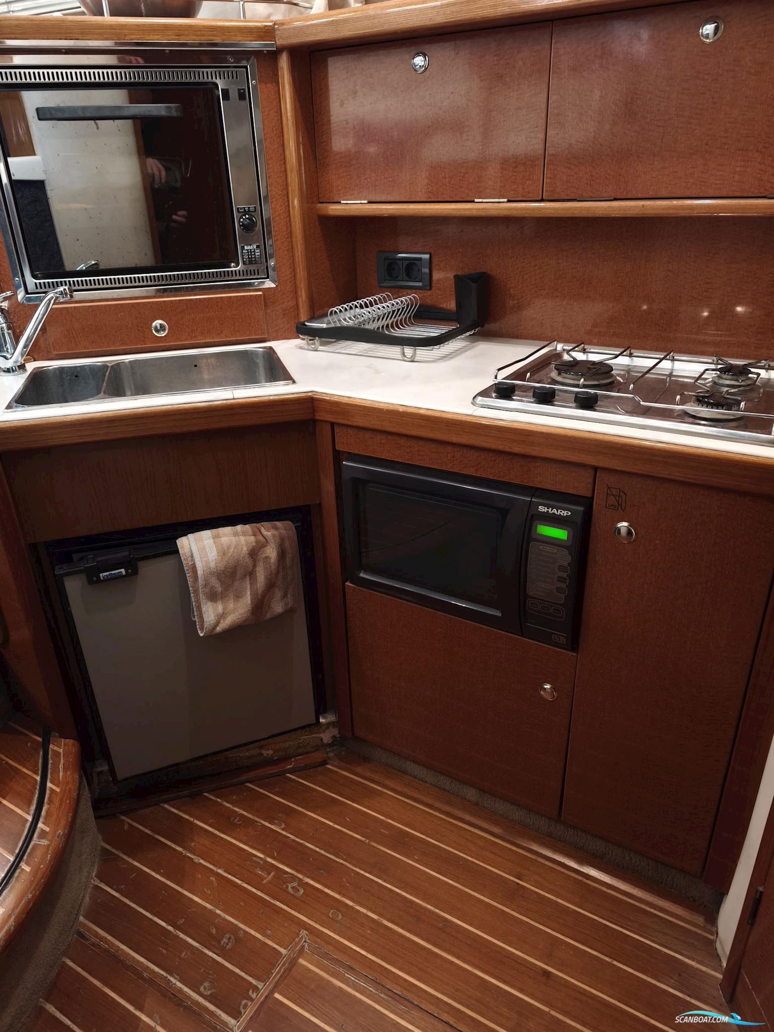 Sealine F 37