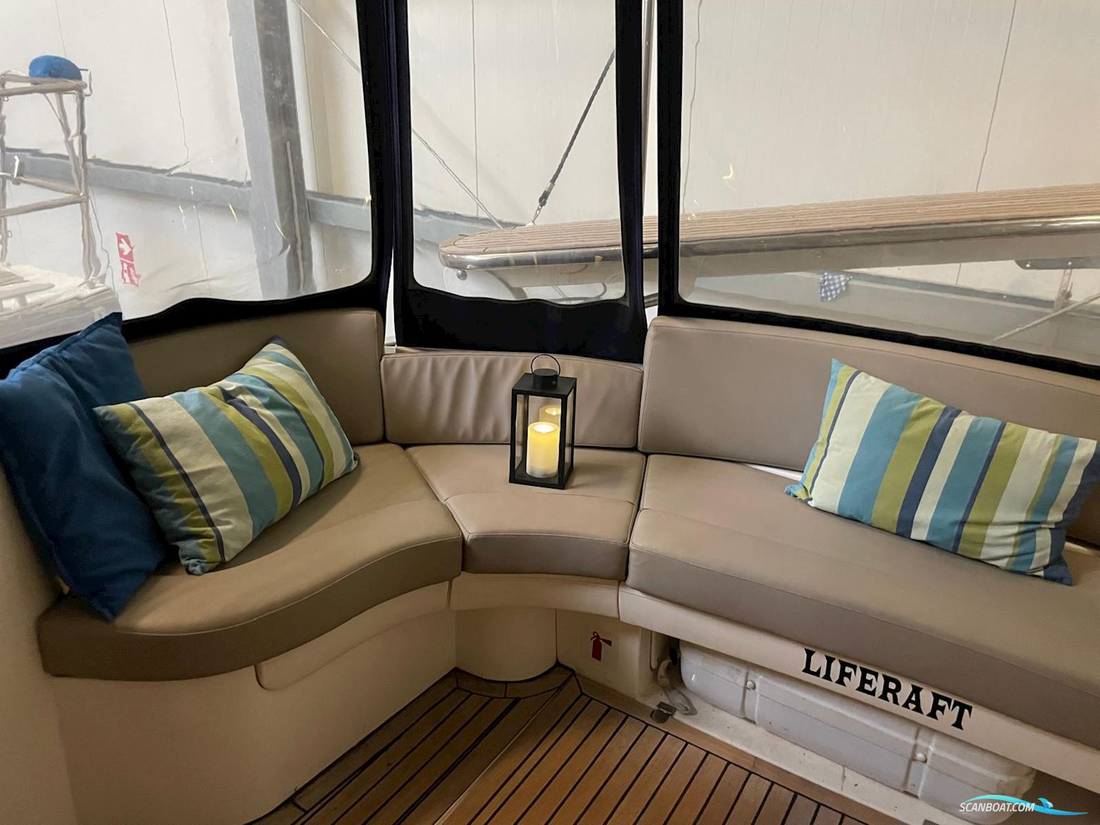 Sealine F 37