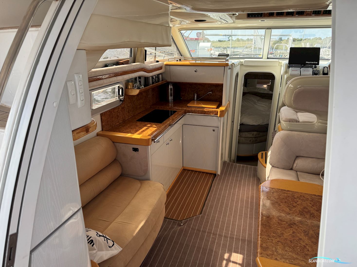 Sealine F33