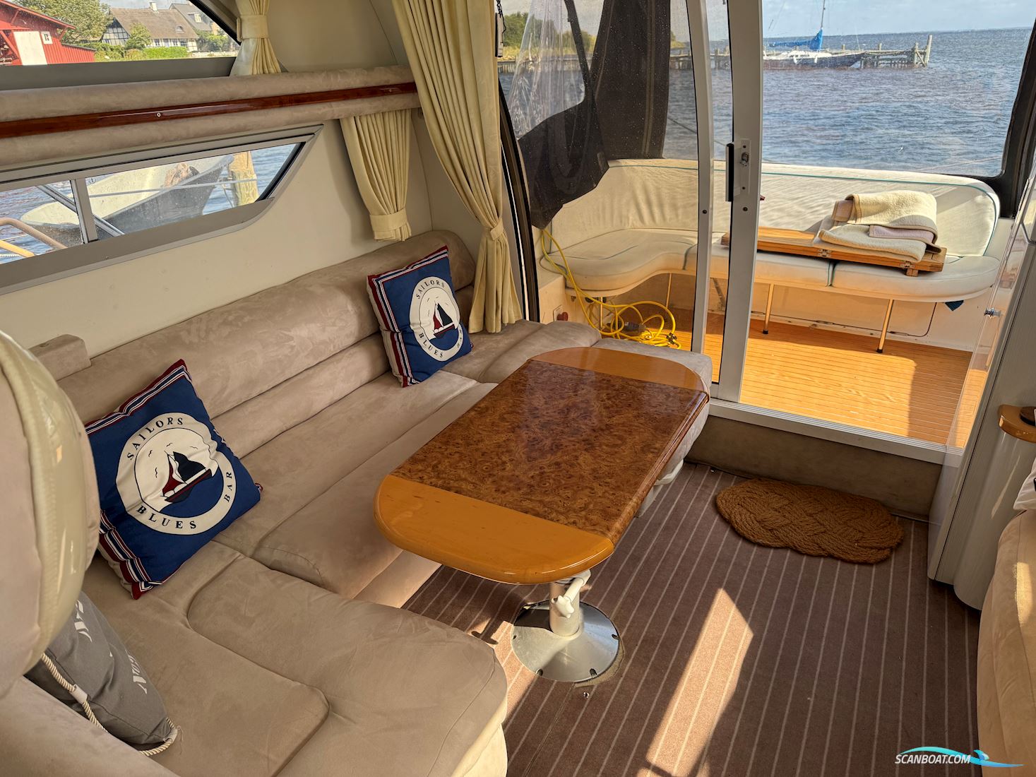Sealine F33