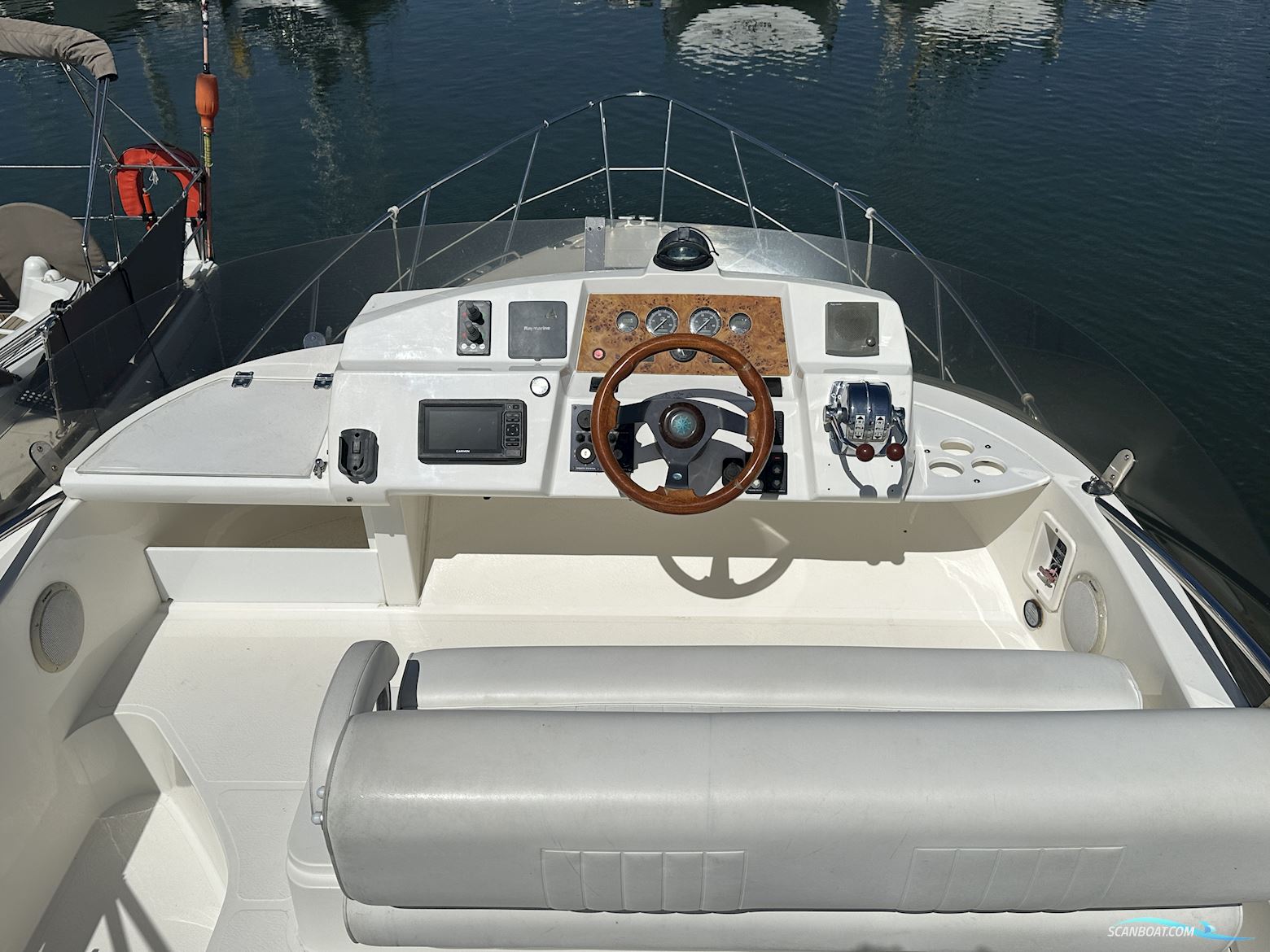 Sealine F34