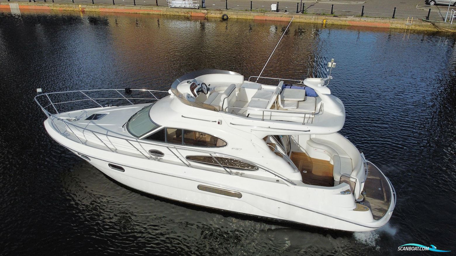 Sealine F35 Motorboat 2005, with Volvo Penta D4 engine, Croatia