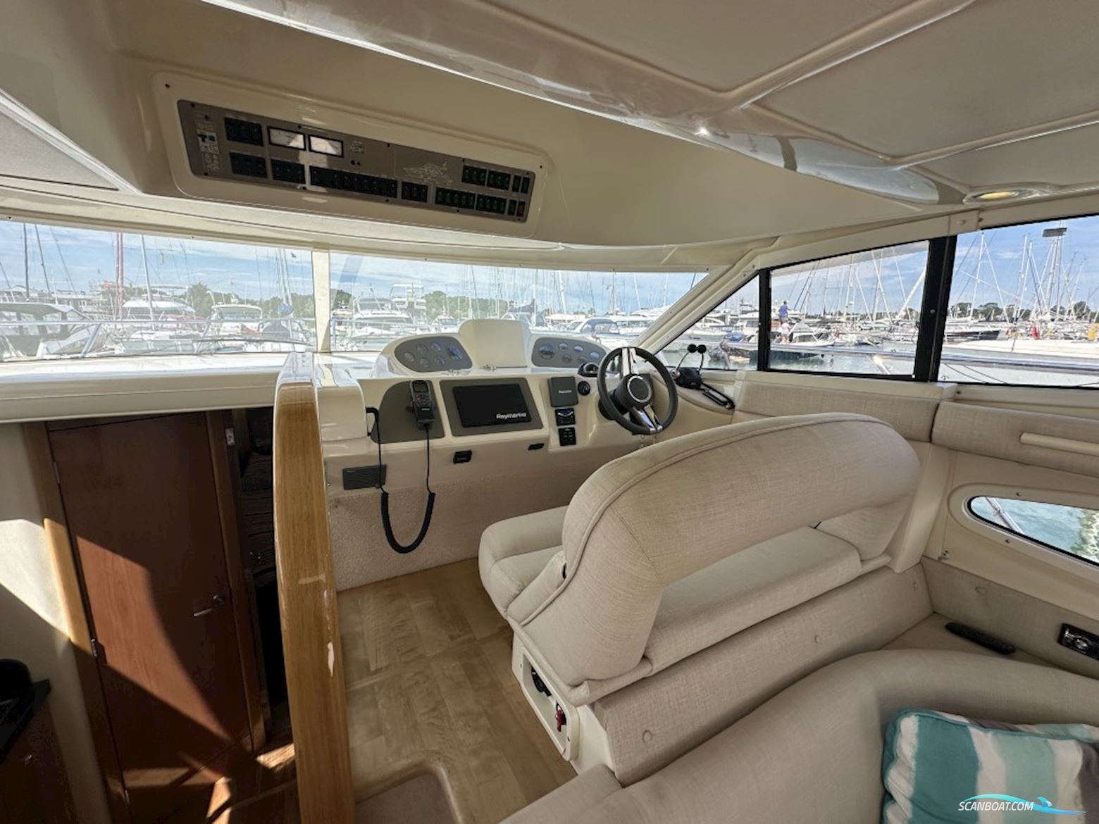 Sealine F37
