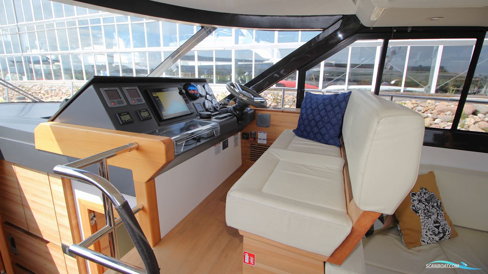 Sealine F42 