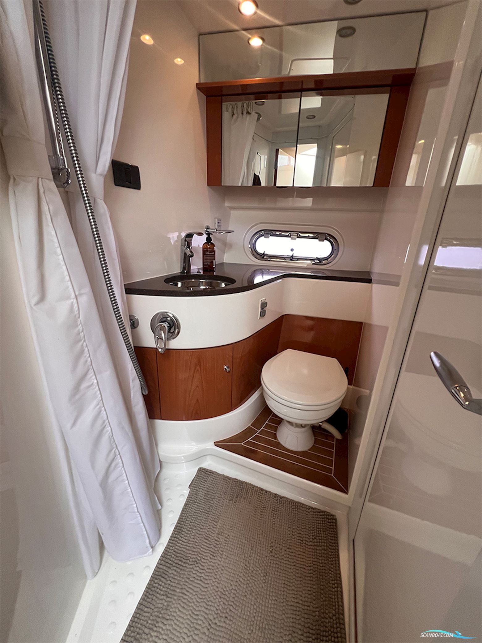 Sealine F42/5