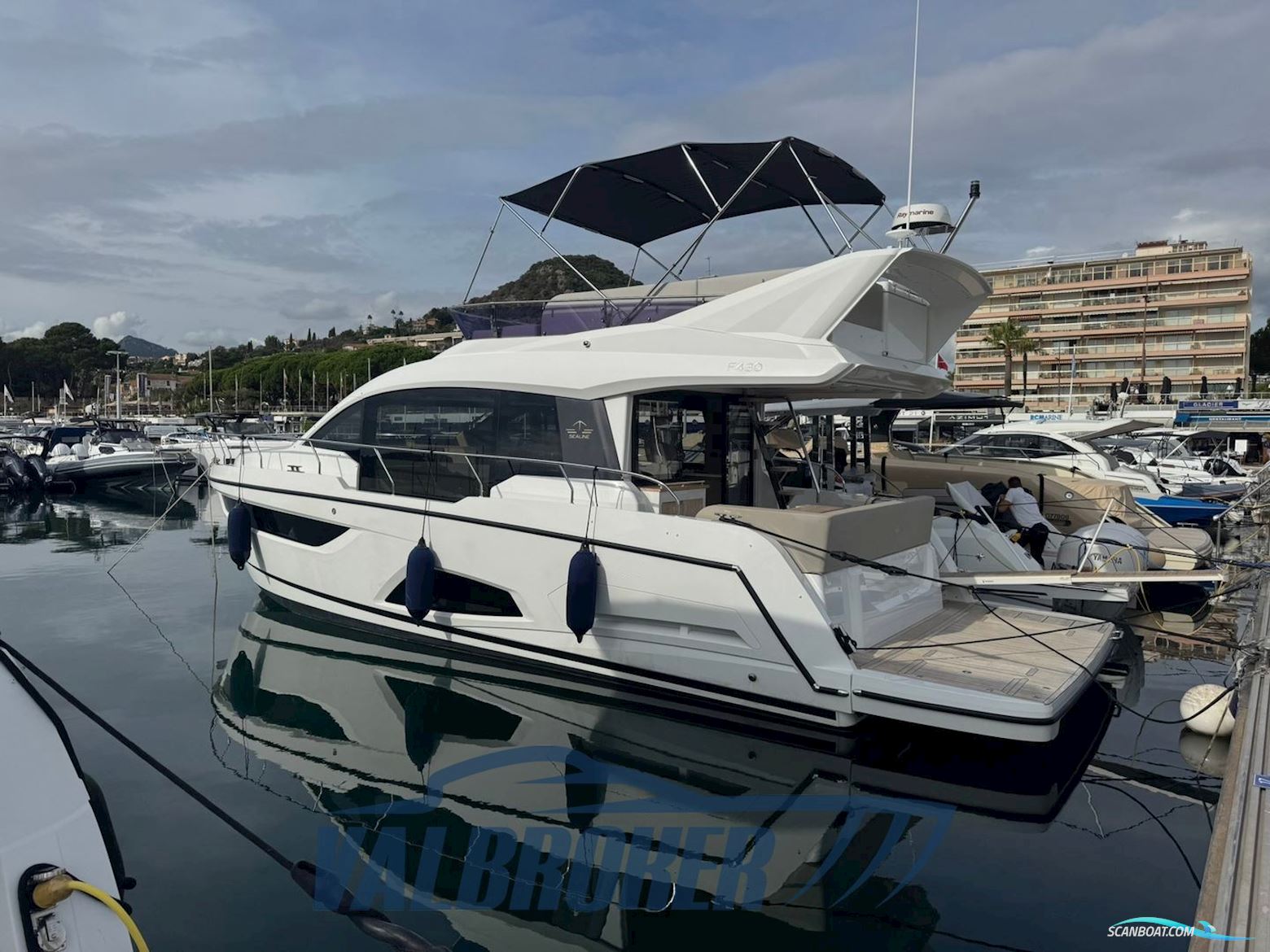 Sealine F430 Motorboat 2020, with Volvo Penta IPS 600 engine, France