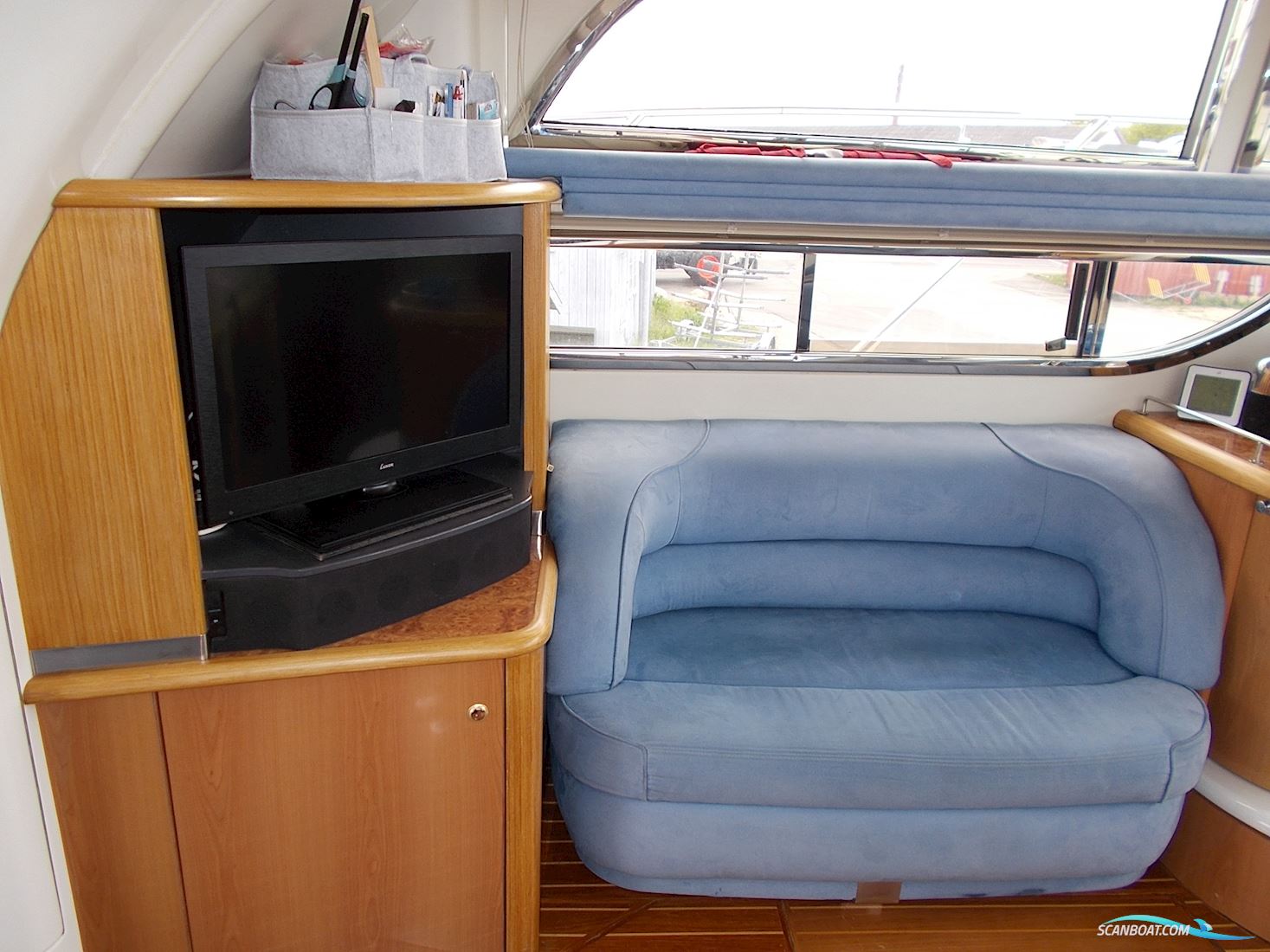 Sealine F44