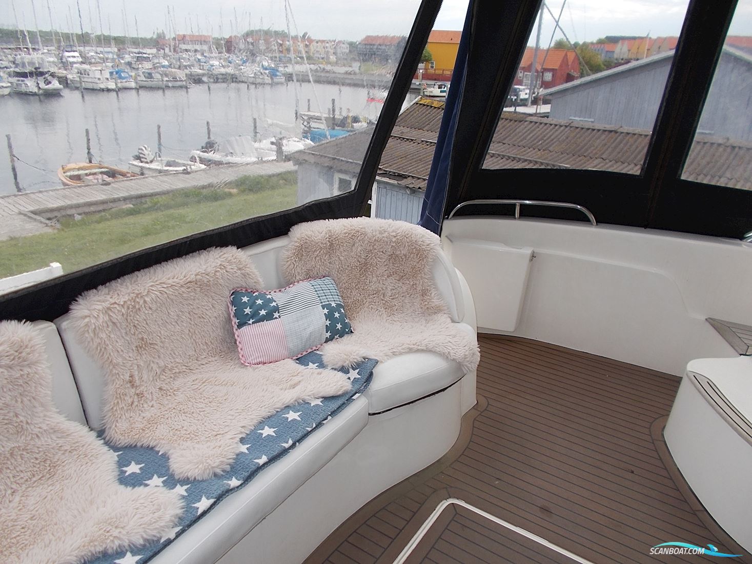 Sealine F44