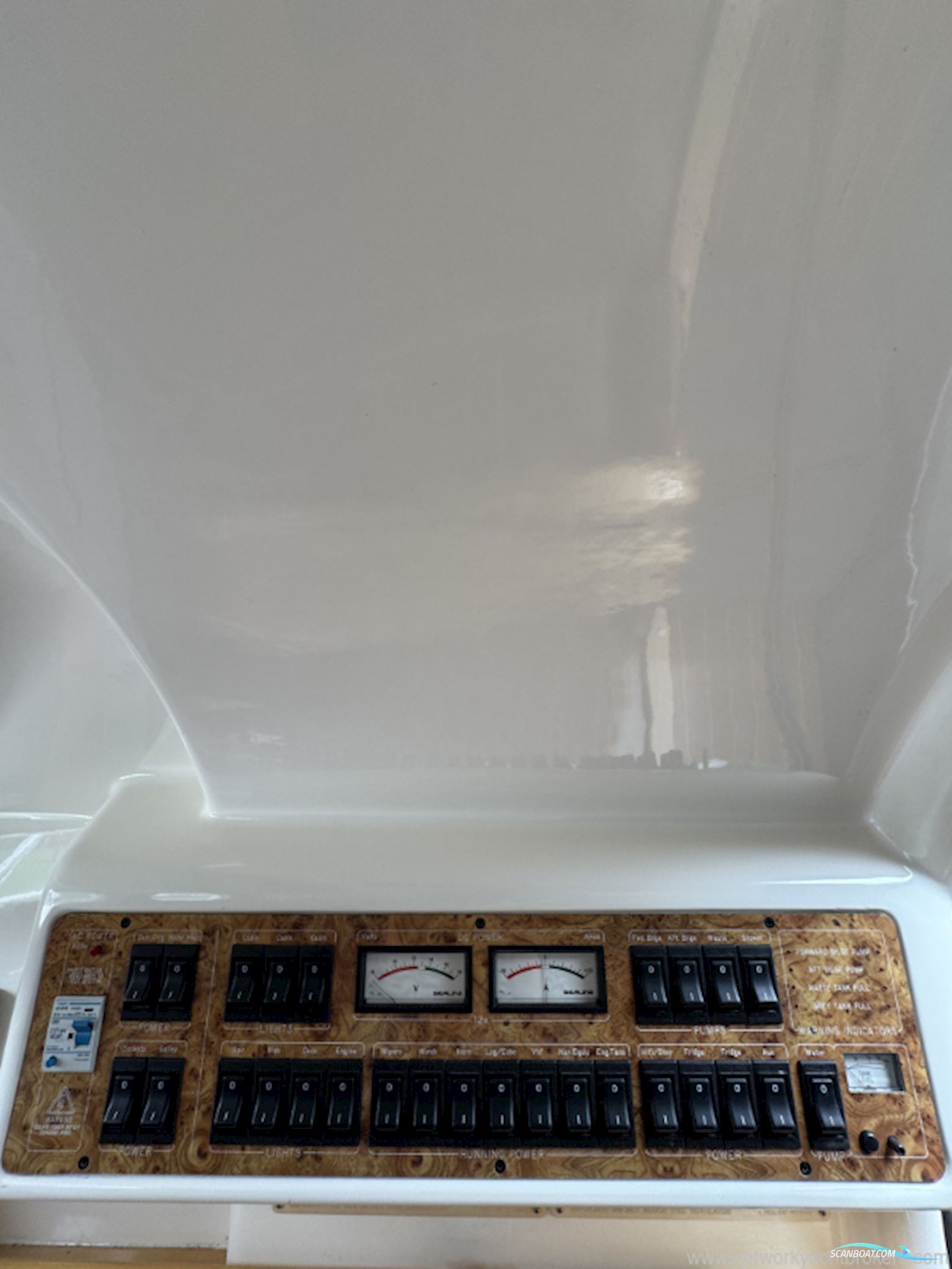 Sealine International 28