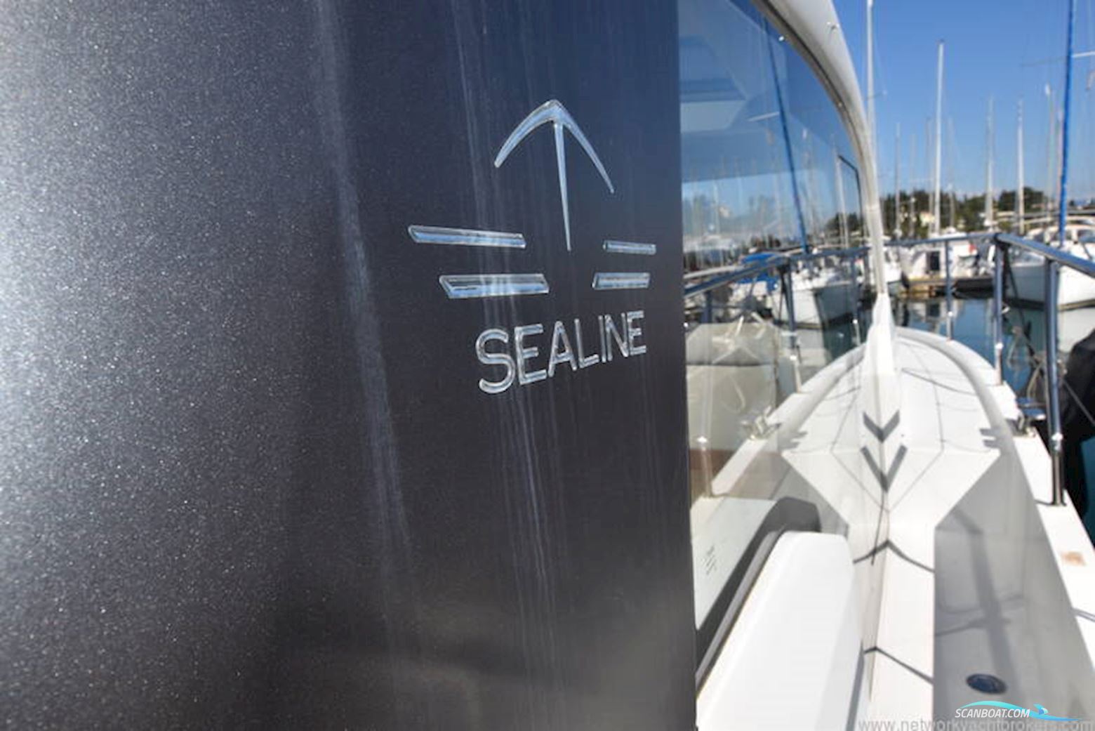 Sealine International C330