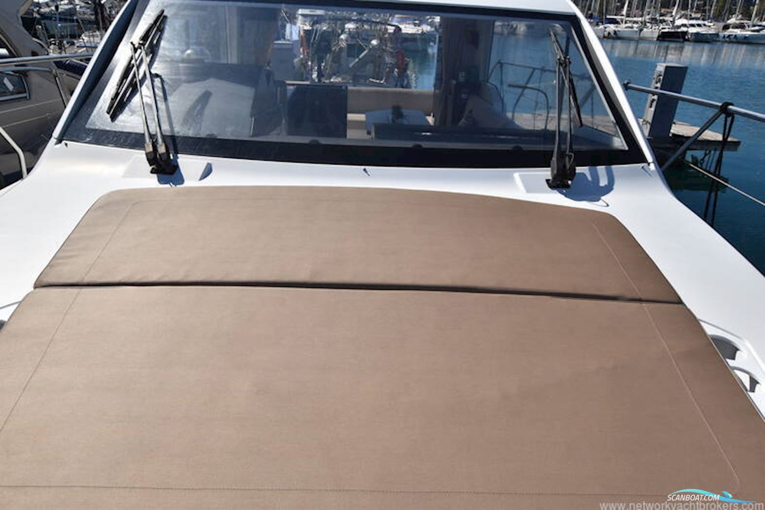 Sealine International C330