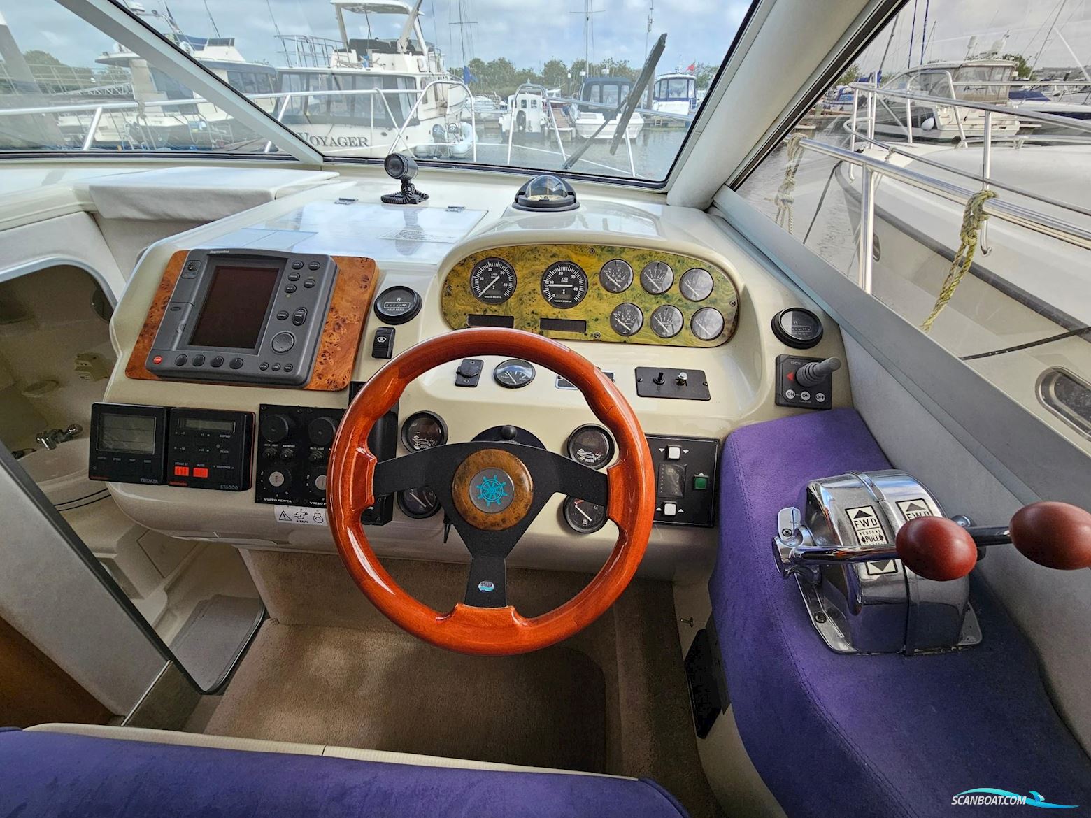 Sealine International F33