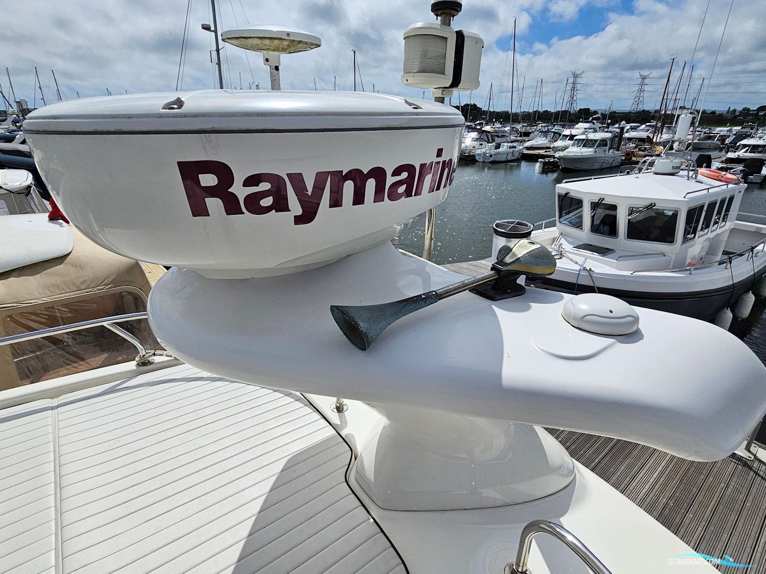 Sealine International F33