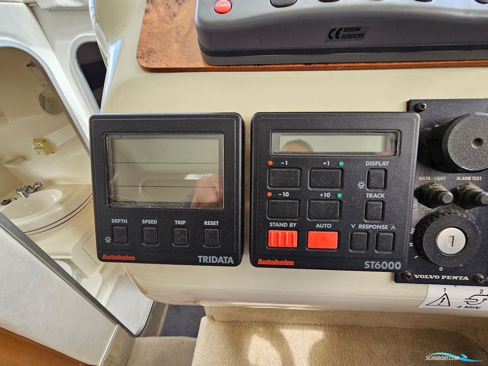 Sealine International F33