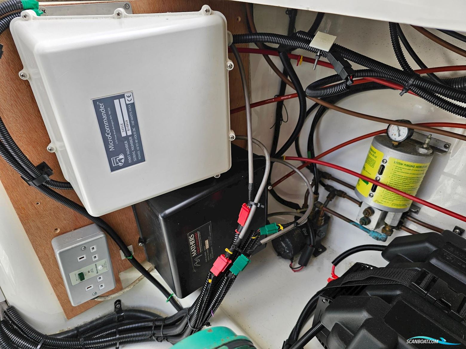 Sealine International F33