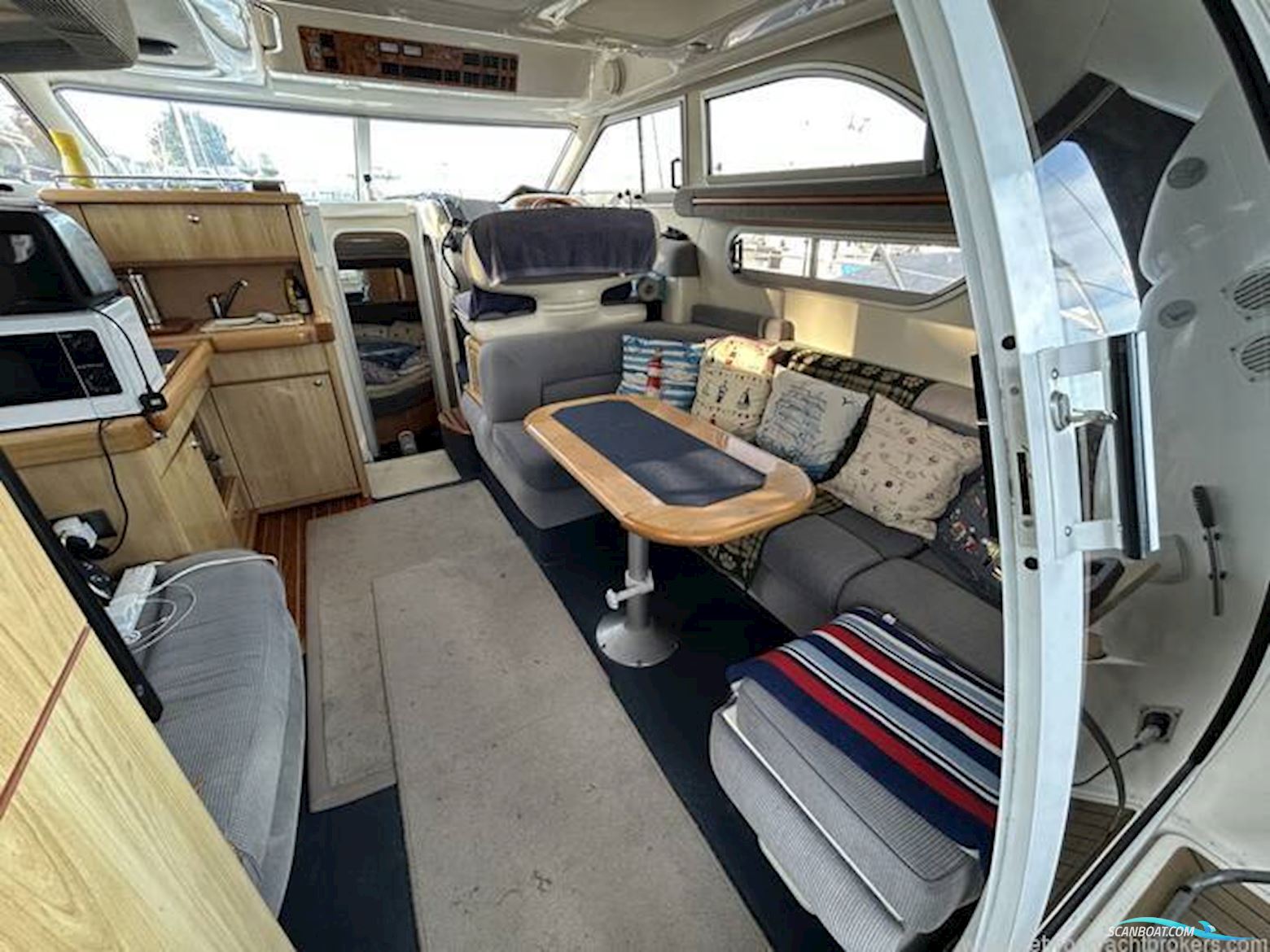 Sealine International F33