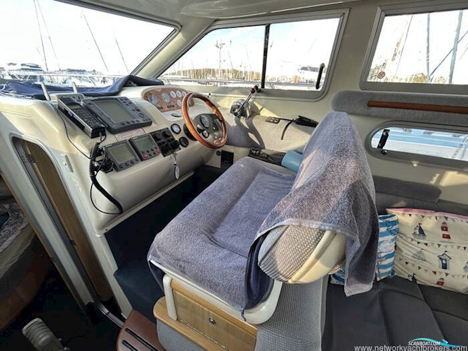 Sealine International F33