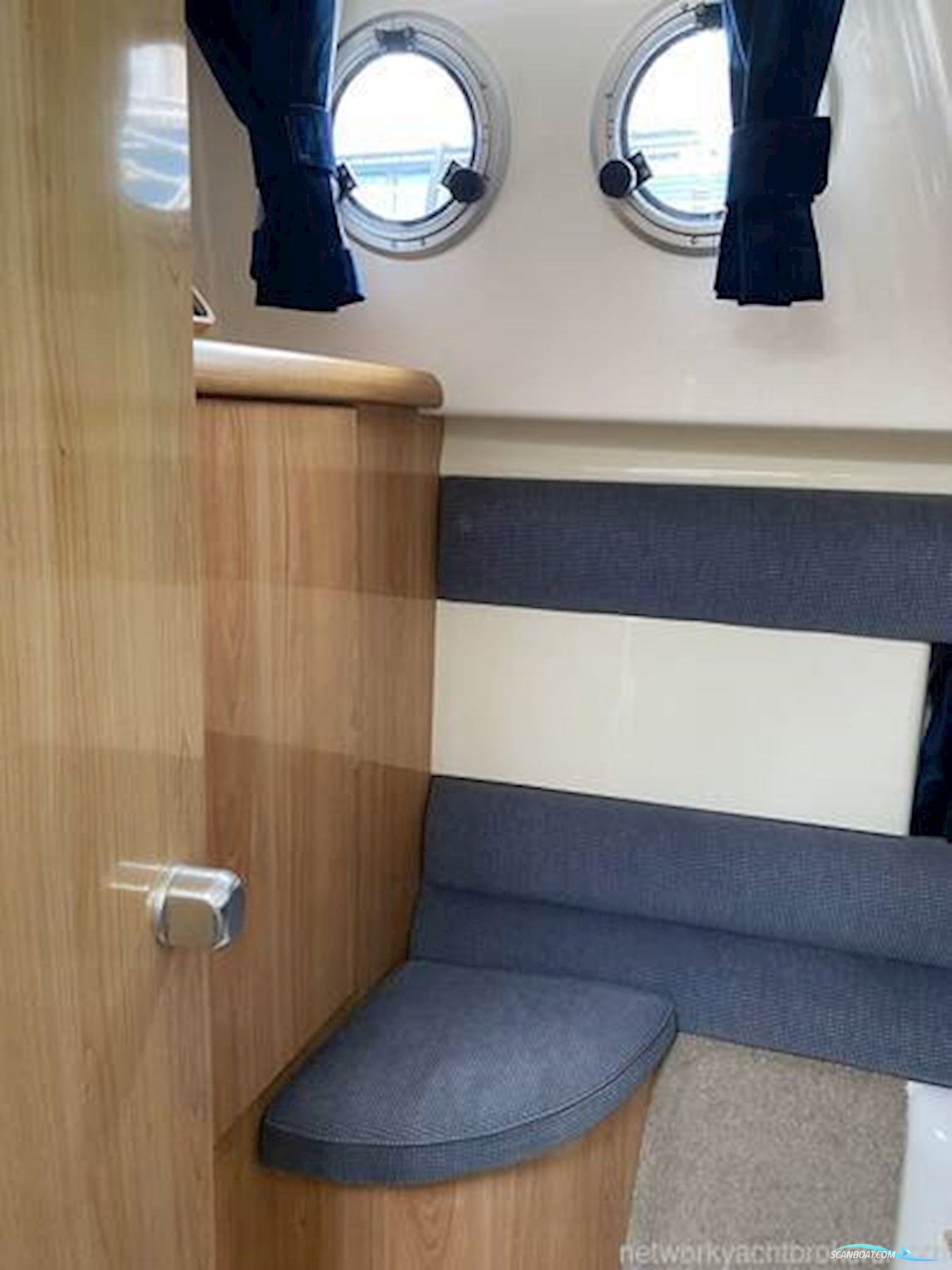 Sealine International F33