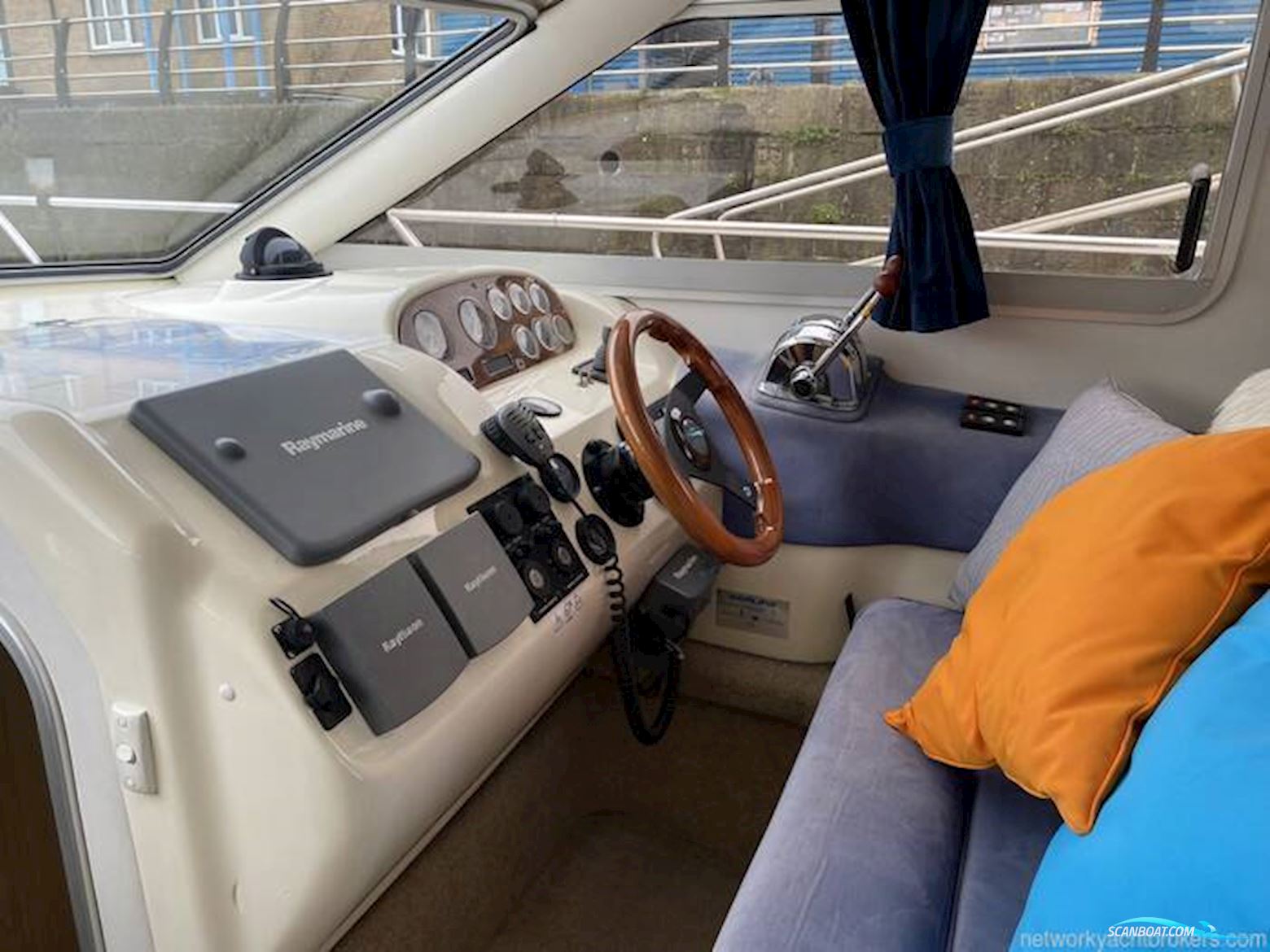 Sealine International F33