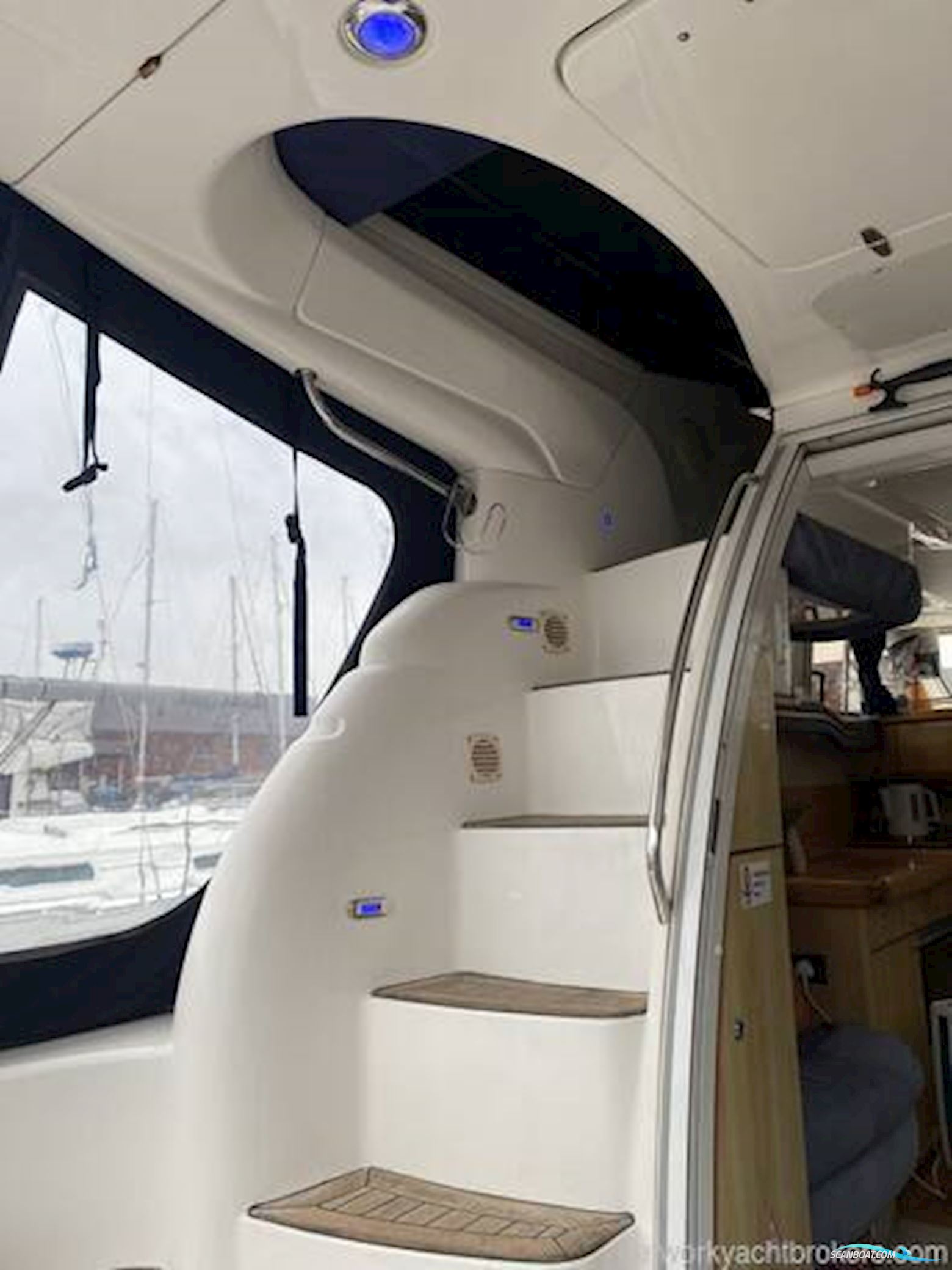 Sealine International F33