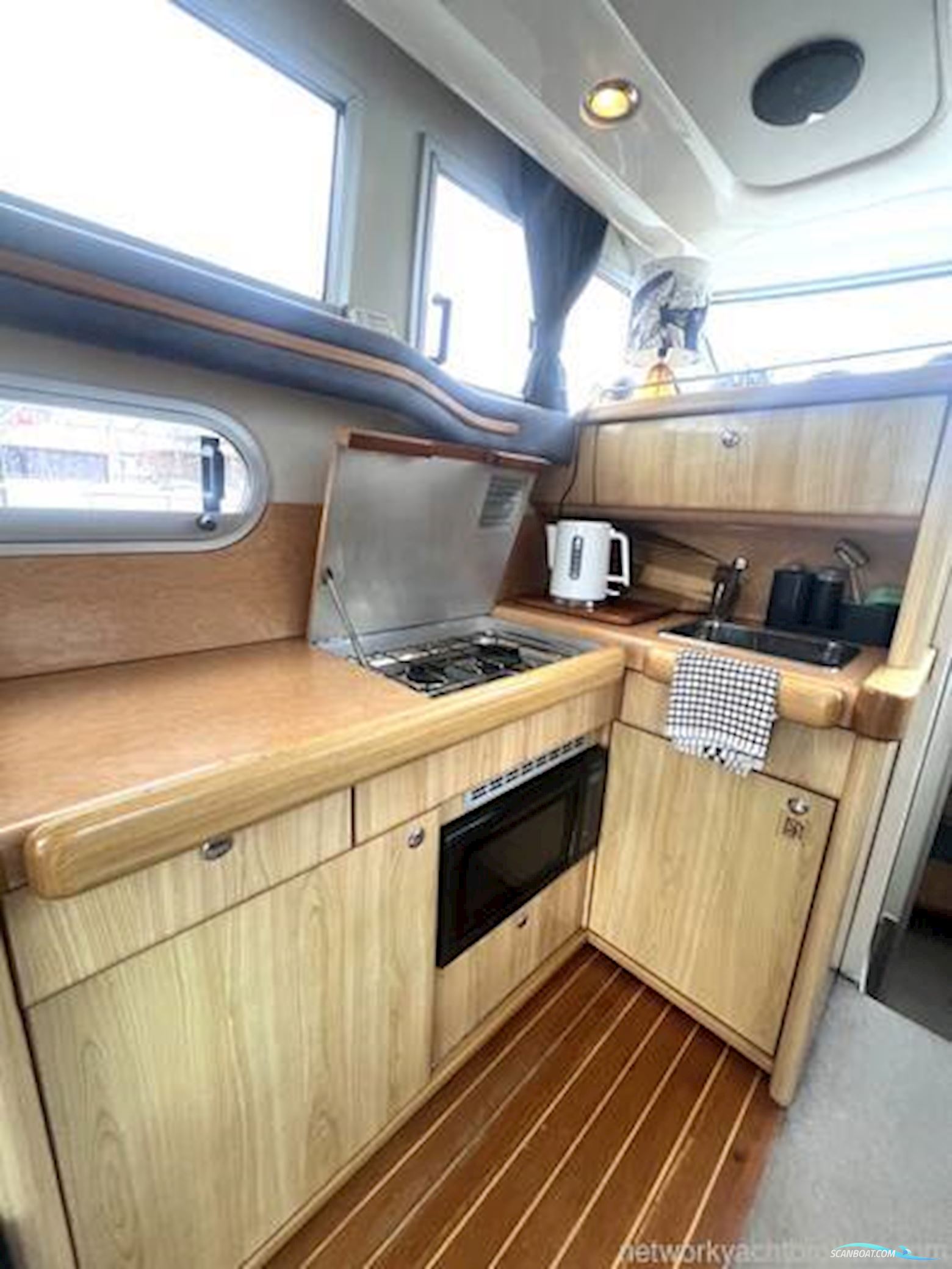 Sealine International F33