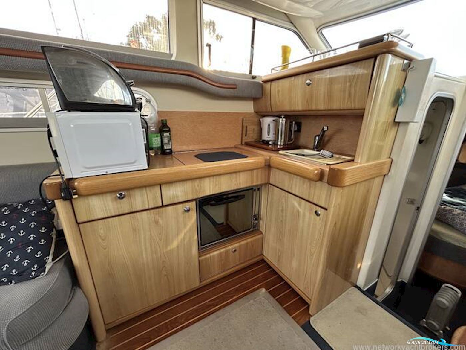 Sealine International F33