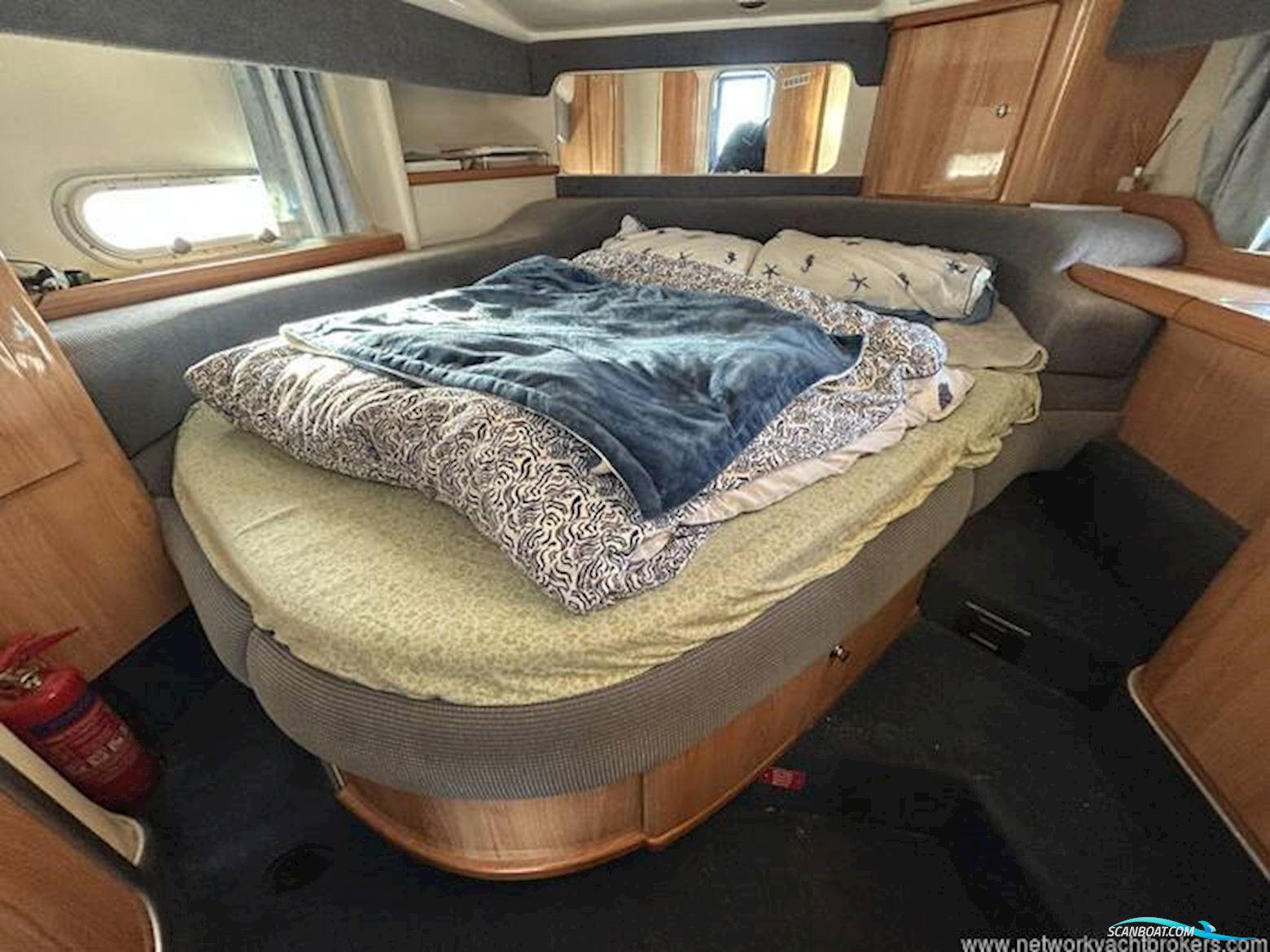 Sealine International F33