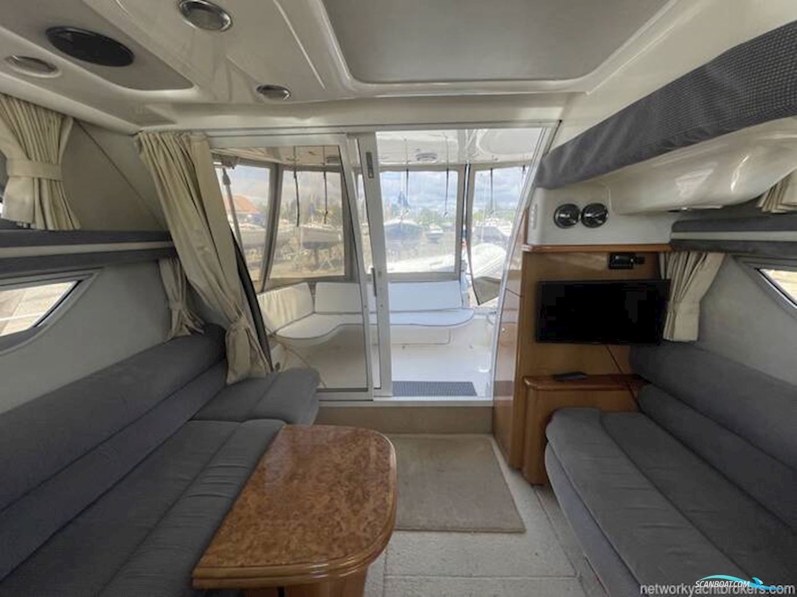 Sealine International F33