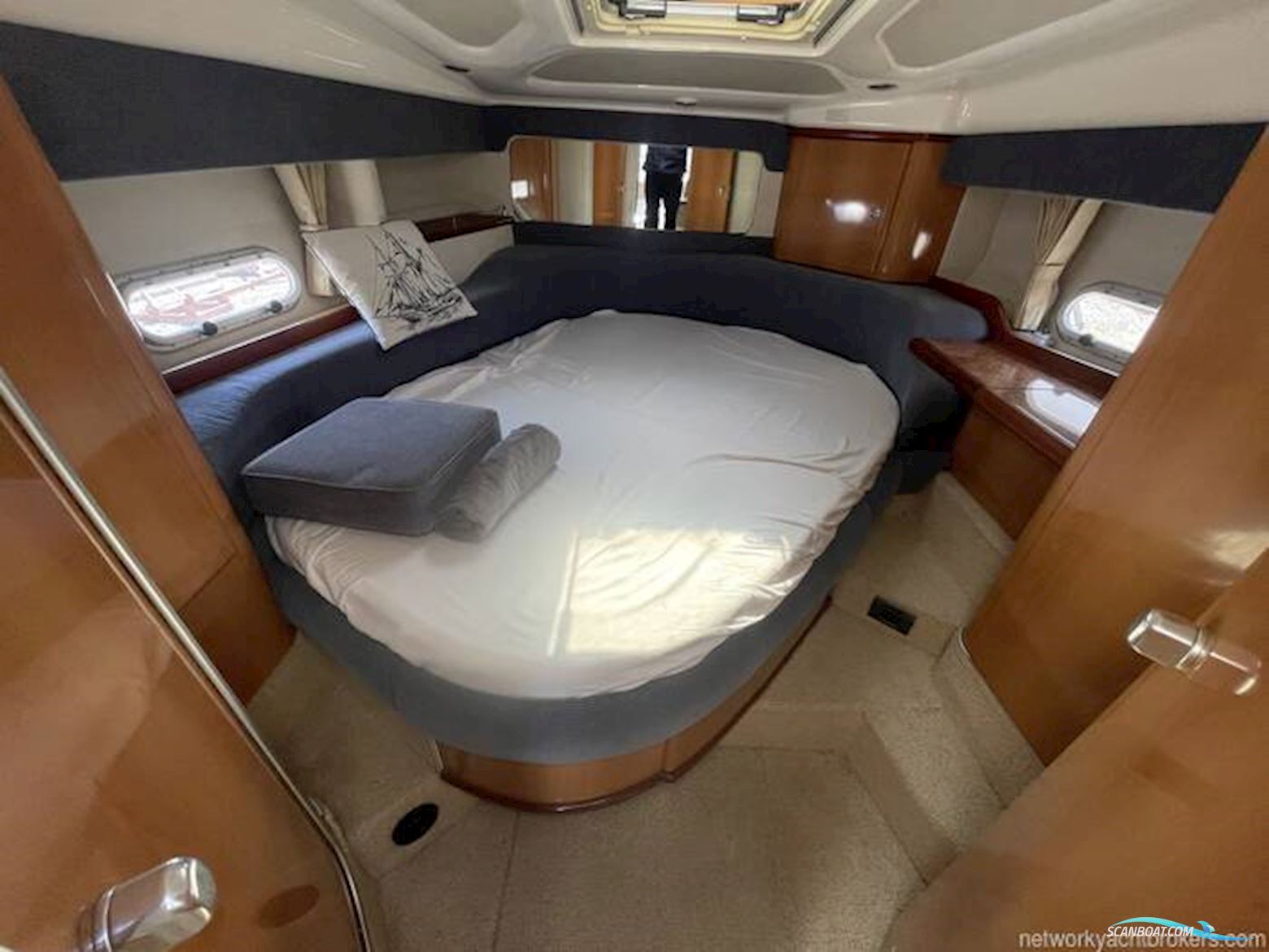 Sealine International F33
