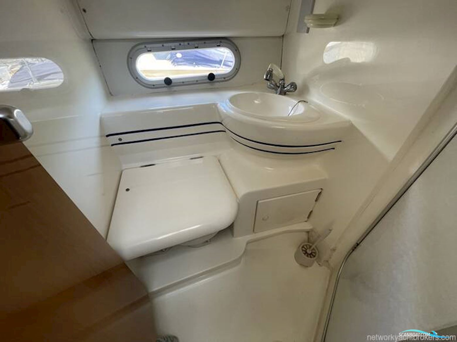 Sealine International F33