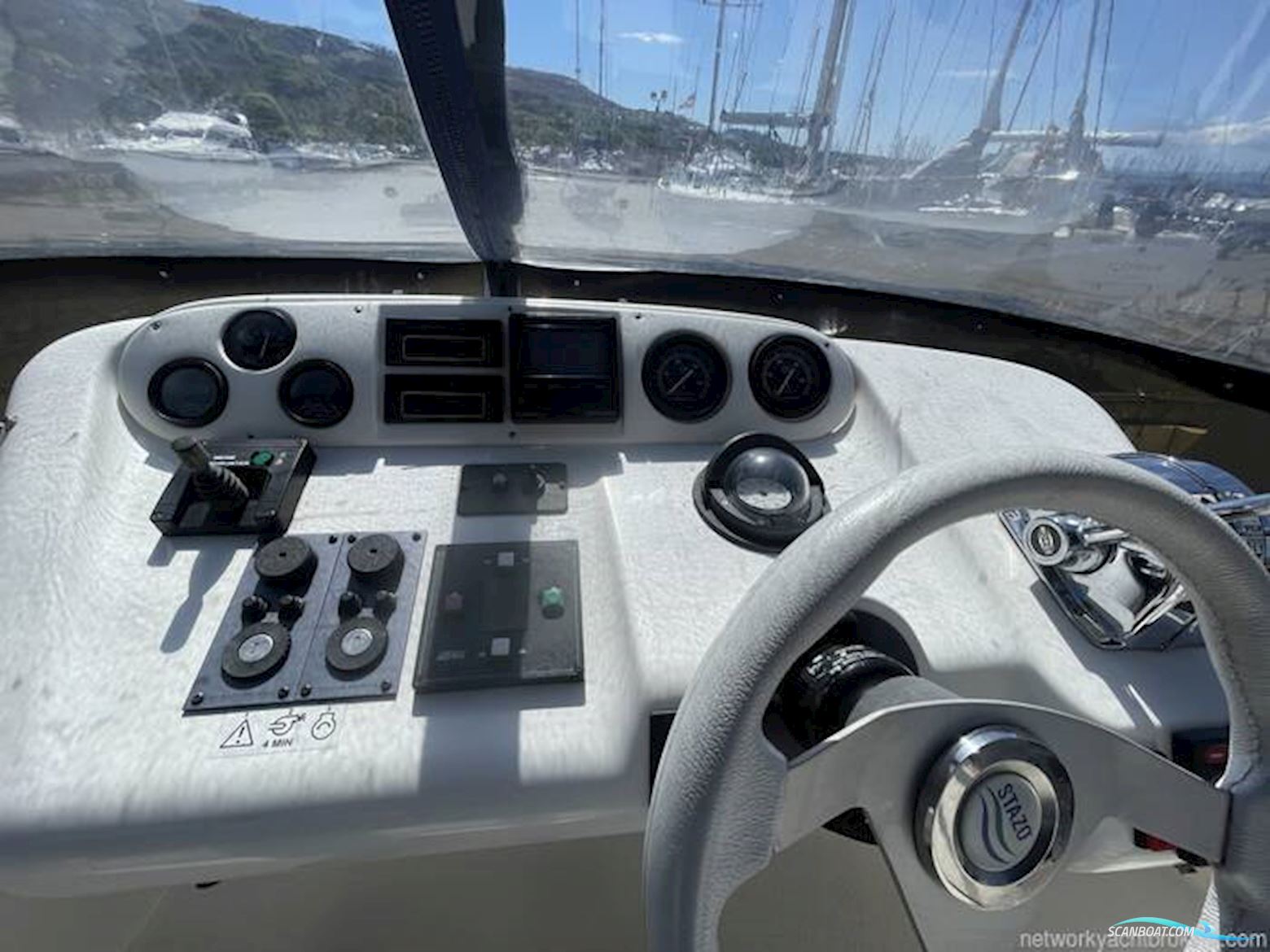 Sealine International F33