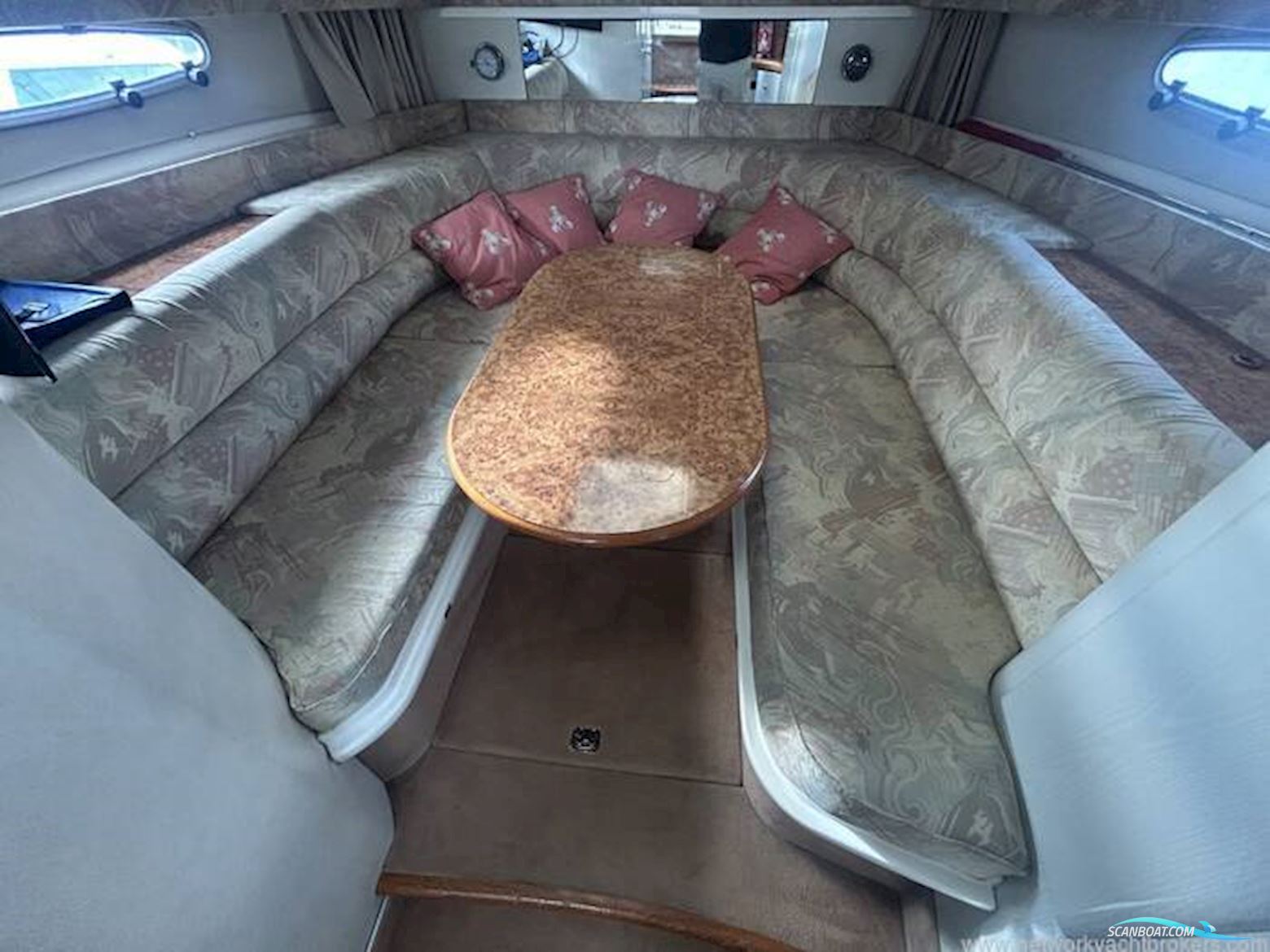 Sealine International S28