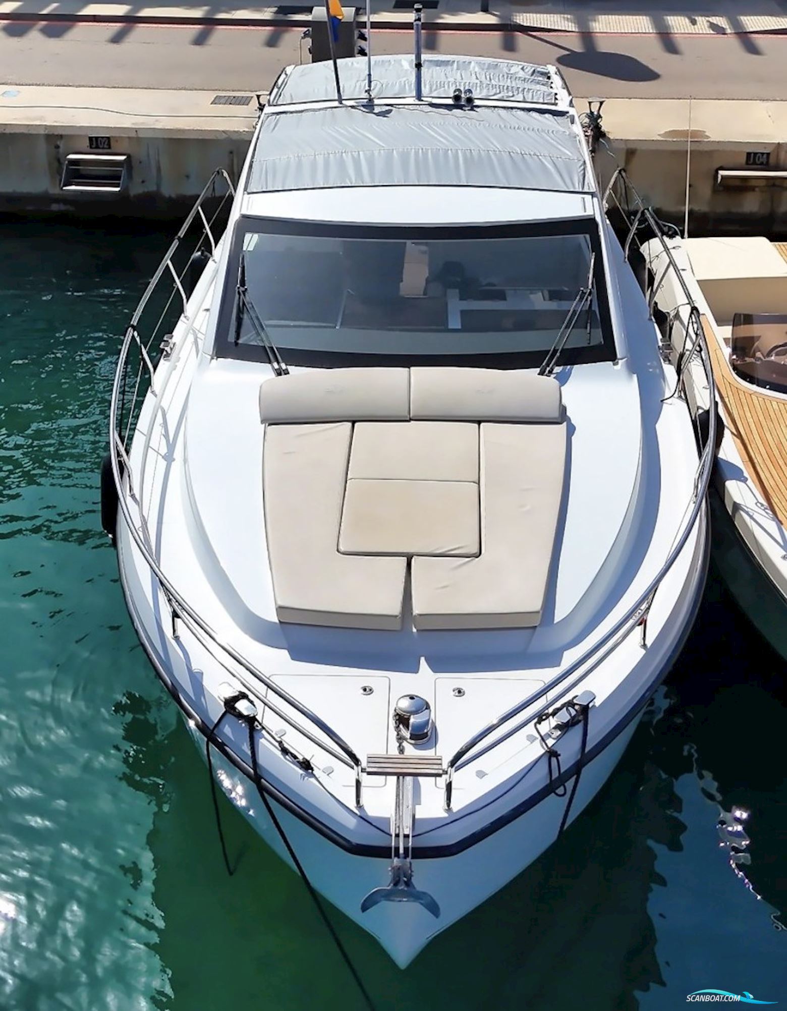 Sealine S335