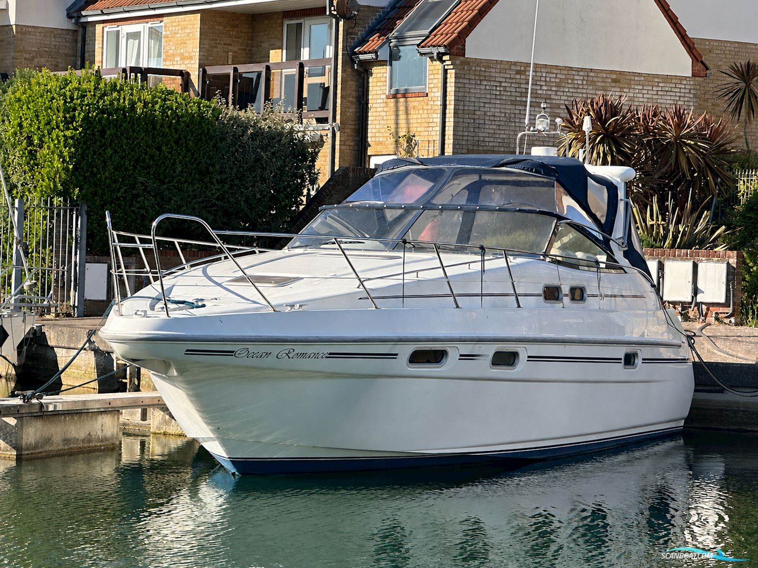 Sealine S37 Motorboat 1997, with Mercruiser engine, United Kingdom