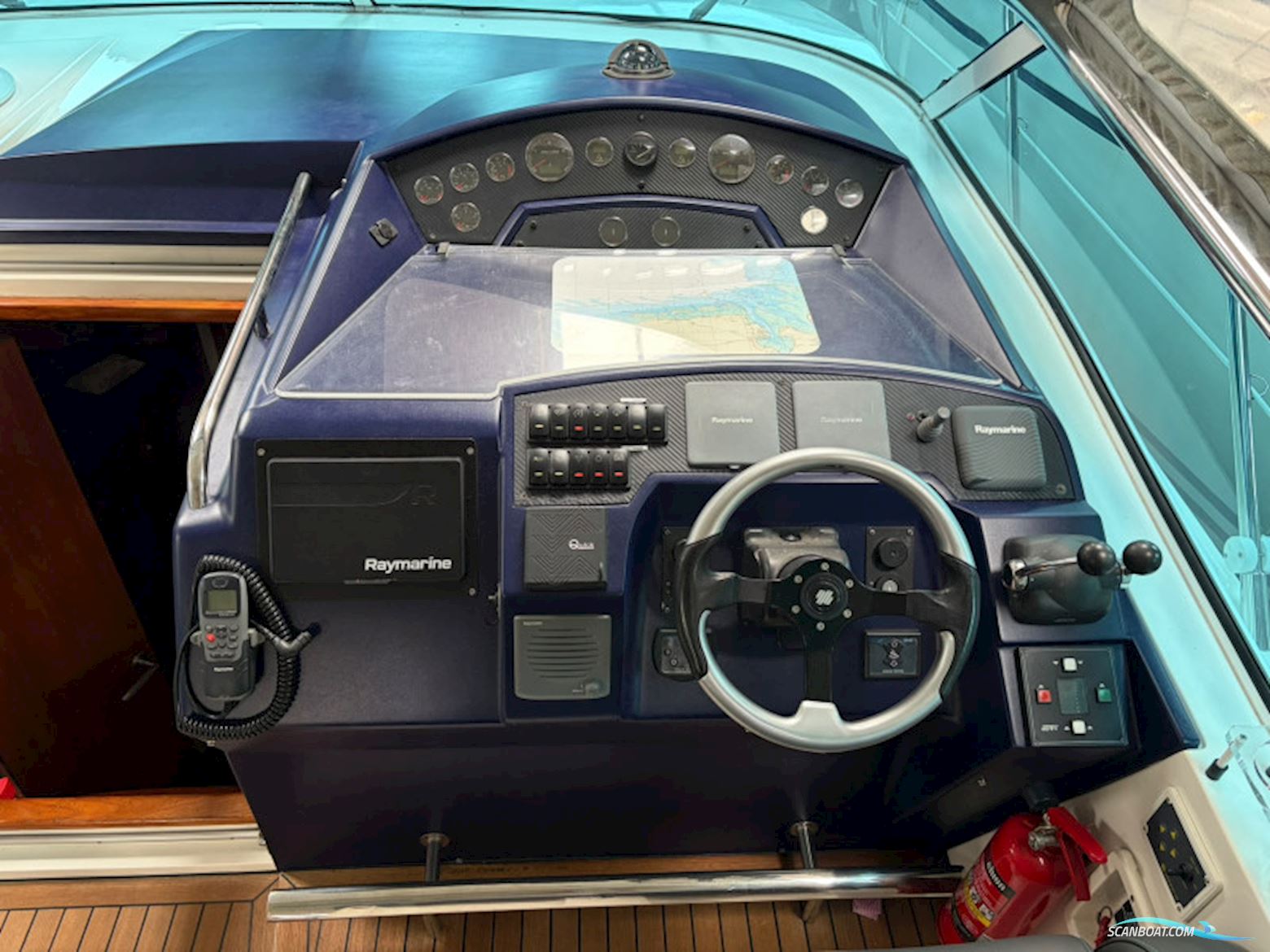 Sealine S38 