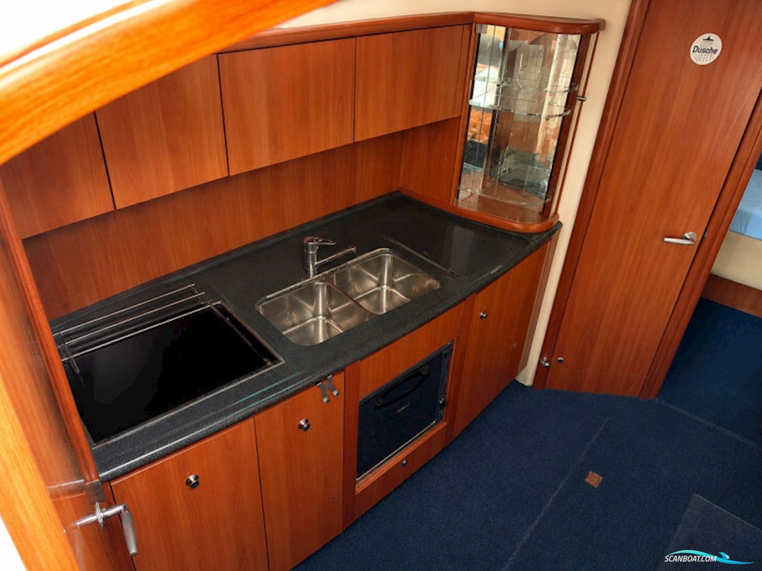 Sealine S38 
