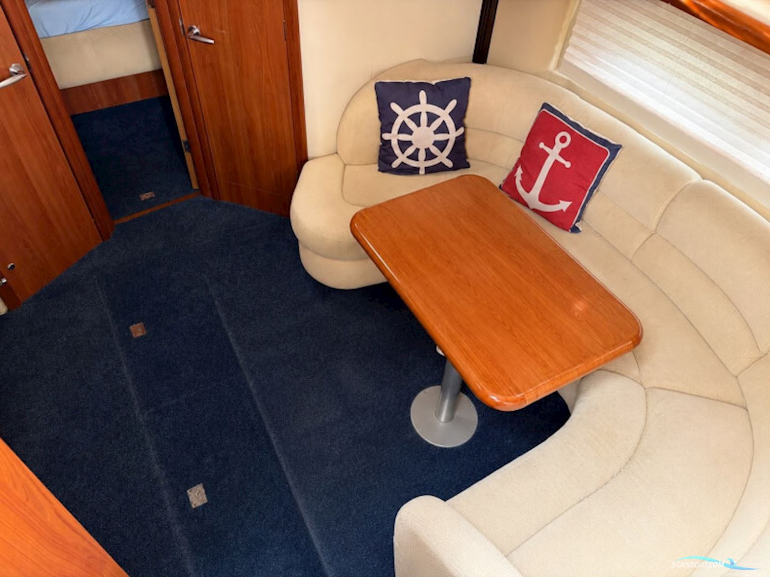 Sealine S38 