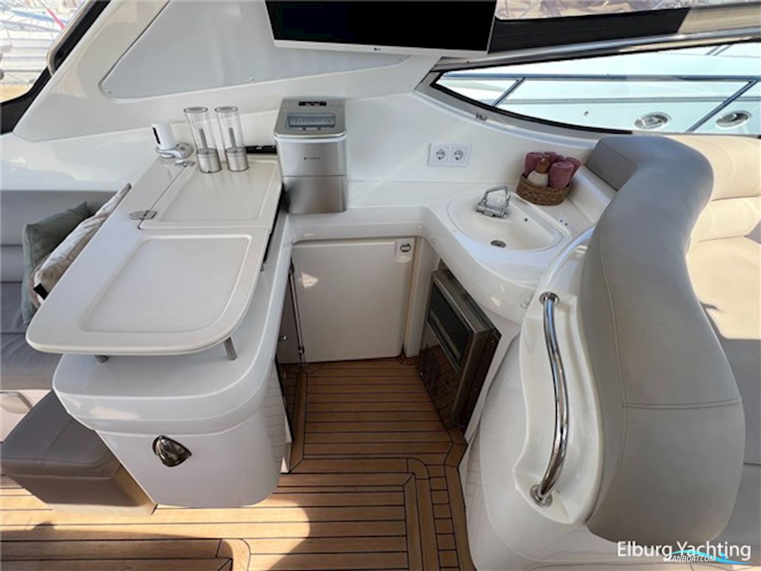 Sealine S48 
