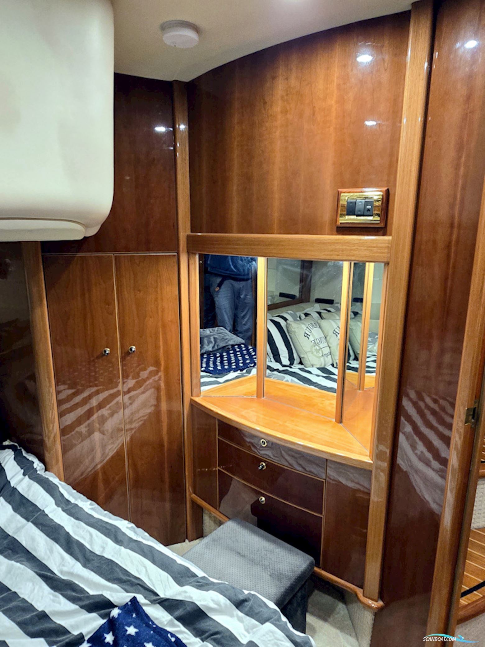 Sealine T47