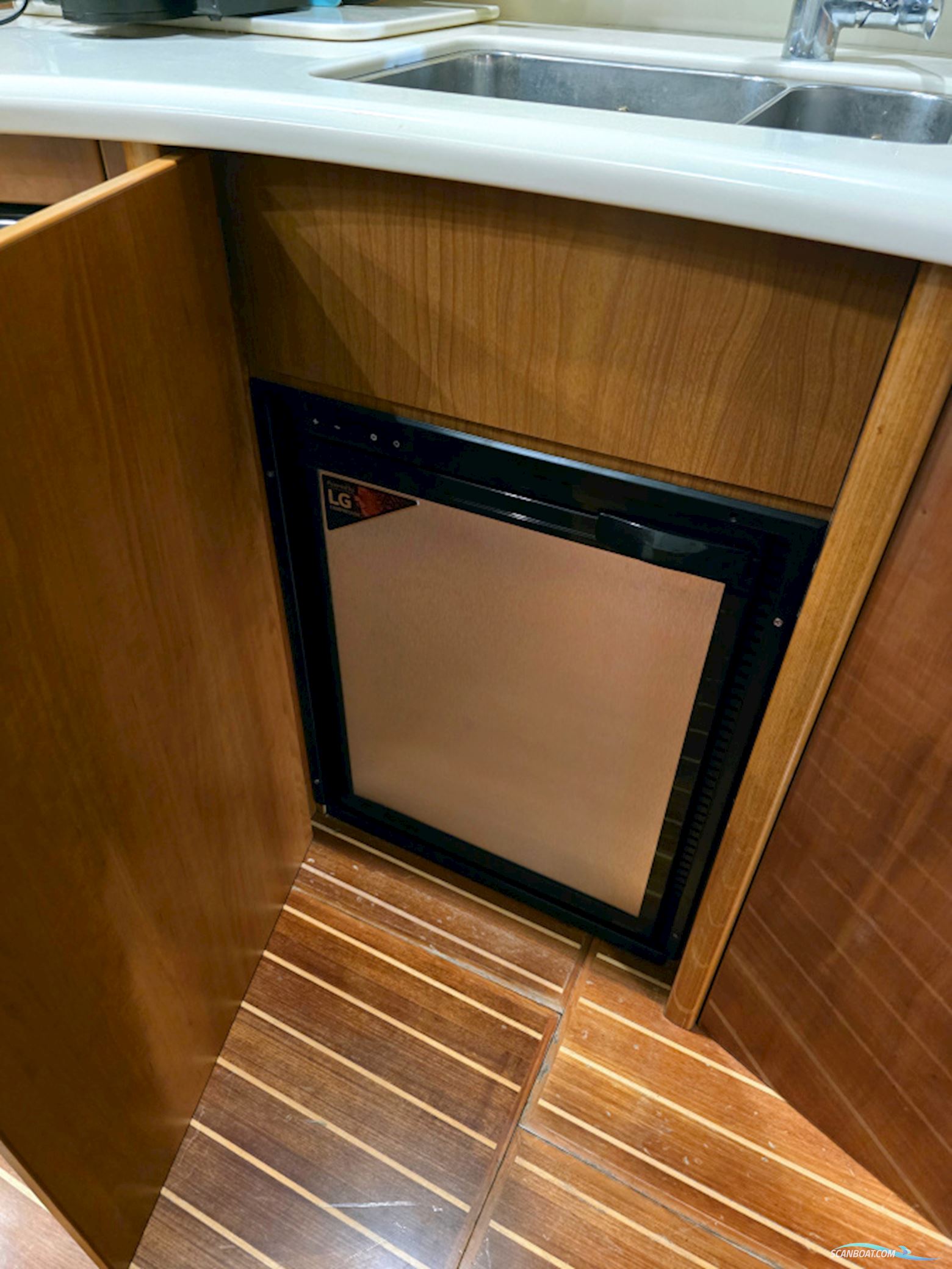 Sealine T47