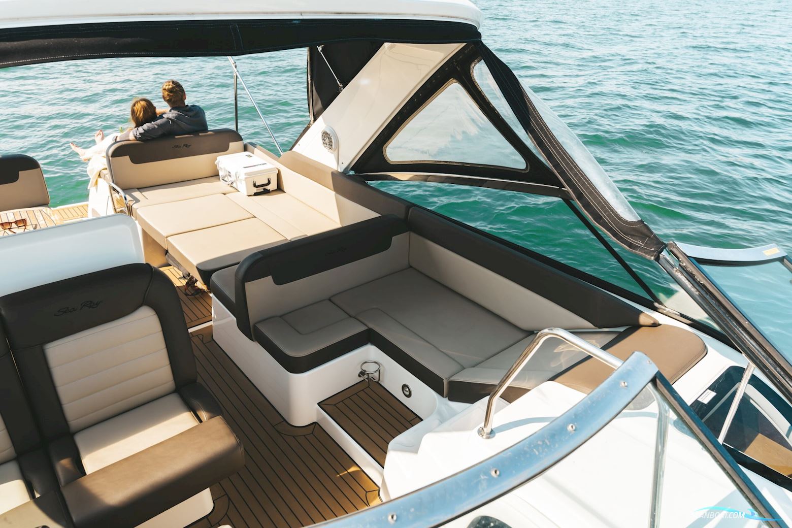 SEARAY  Venture 370